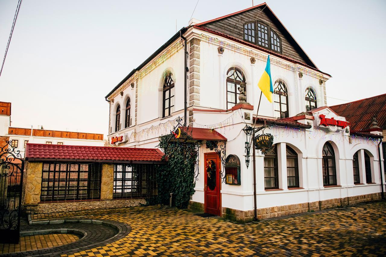 Antique House Hotel 두브노 외부 사진