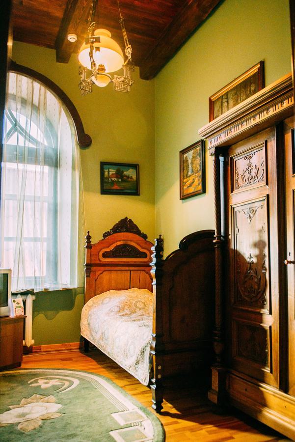 Antique House Hotel 두브노 외부 사진