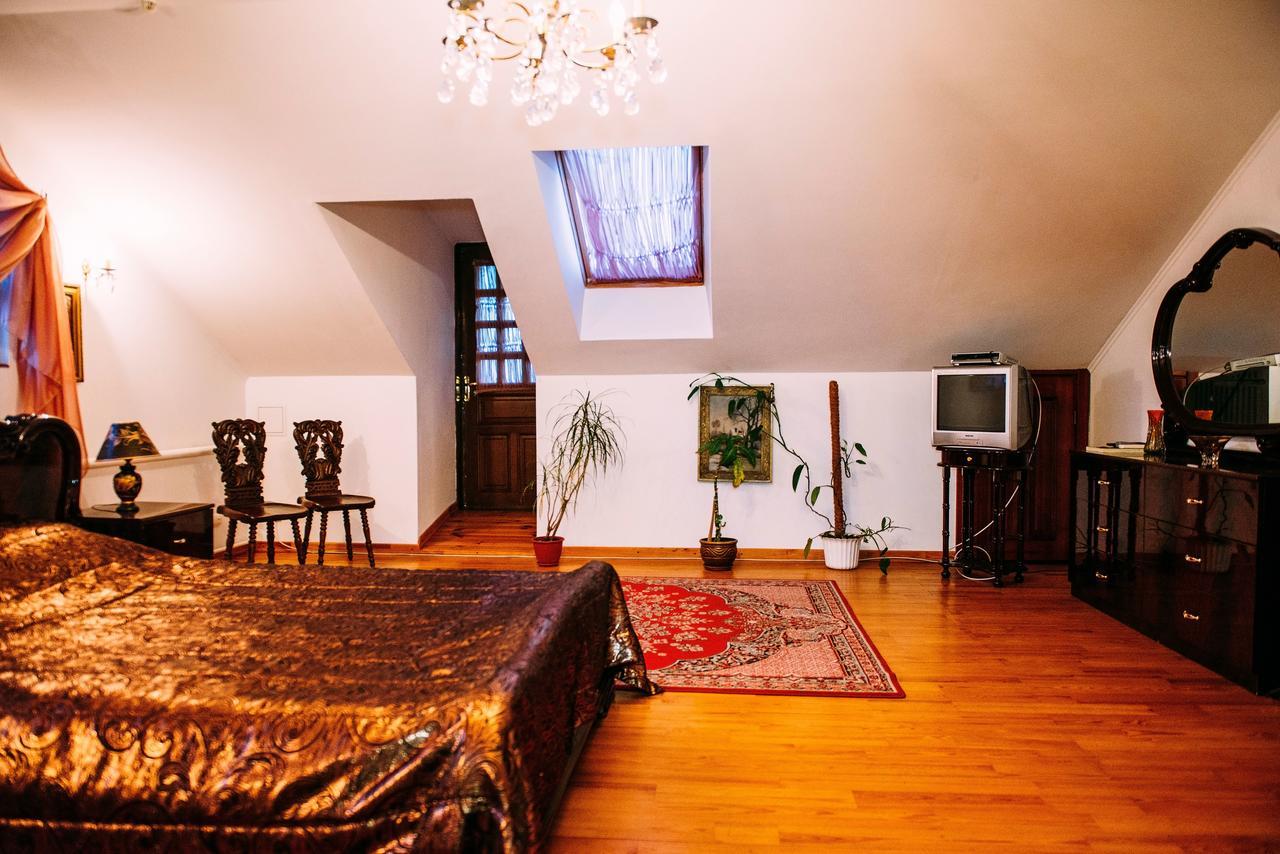 Antique House Hotel 두브노 외부 사진