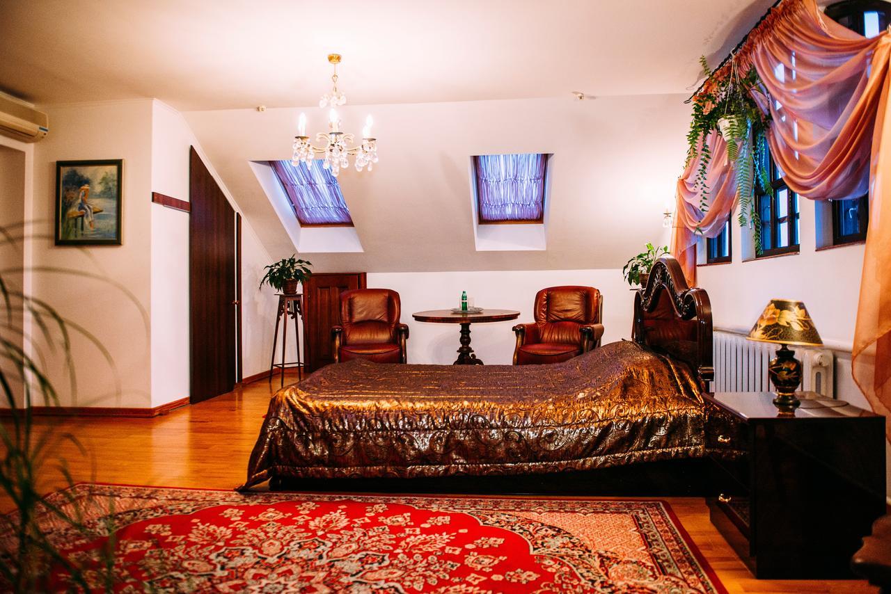 Antique House Hotel 두브노 외부 사진