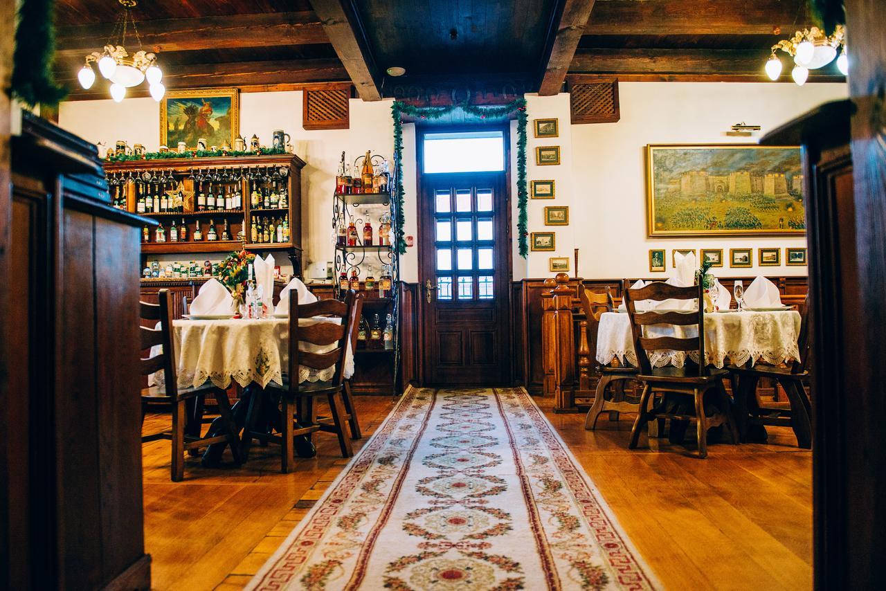 Antique House Hotel 두브노 외부 사진